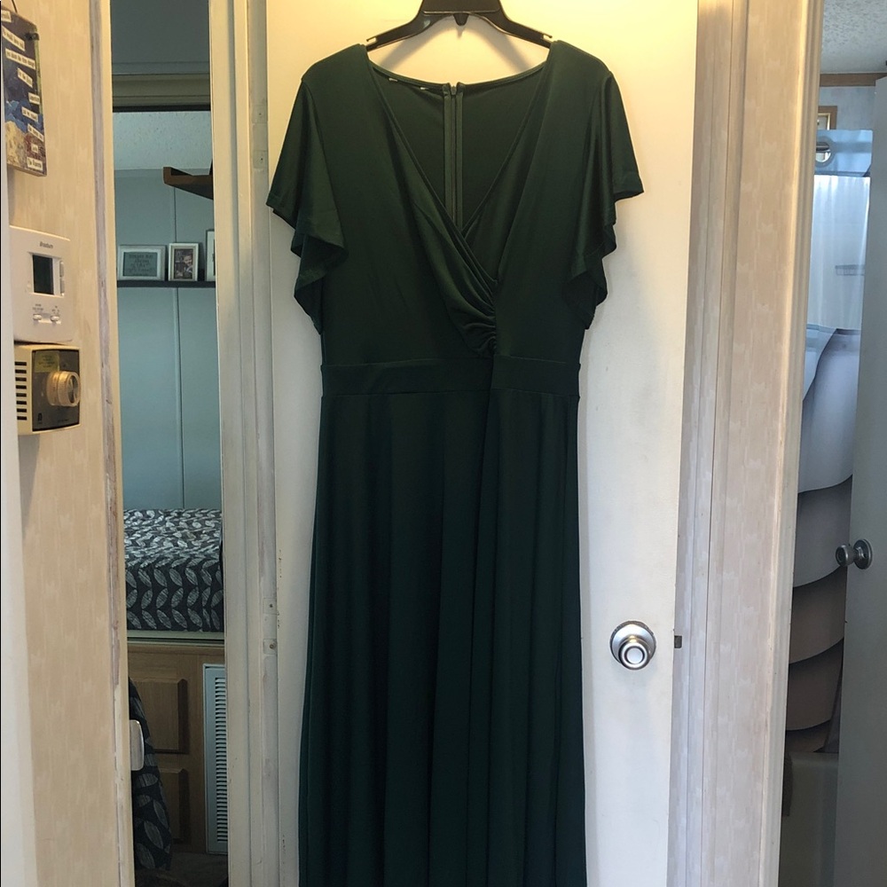 Elegant Dark Green Midi Dress - Picture 2 of 4
